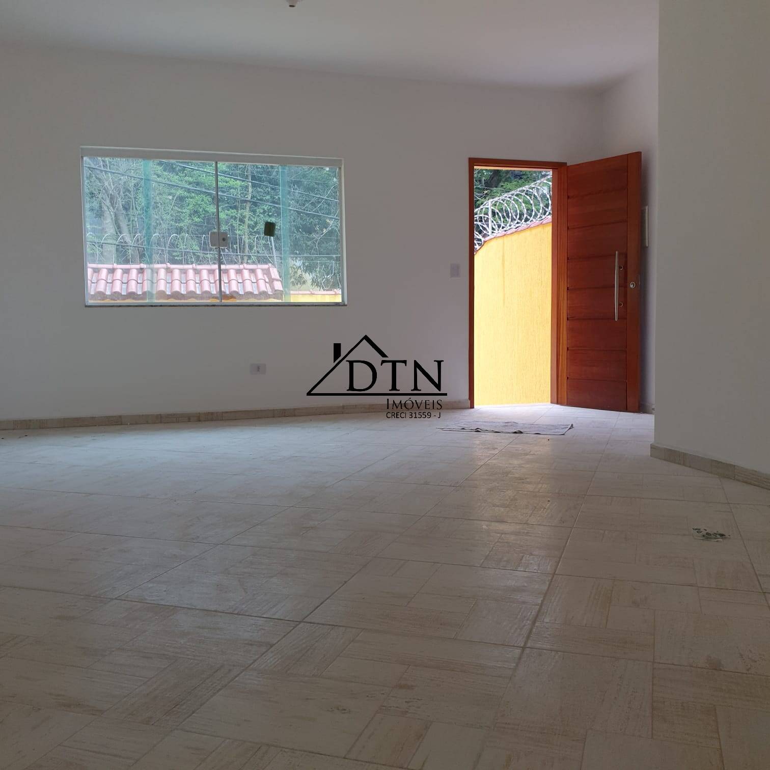 Casa à venda com 3 quartos, 100m² - Foto 1