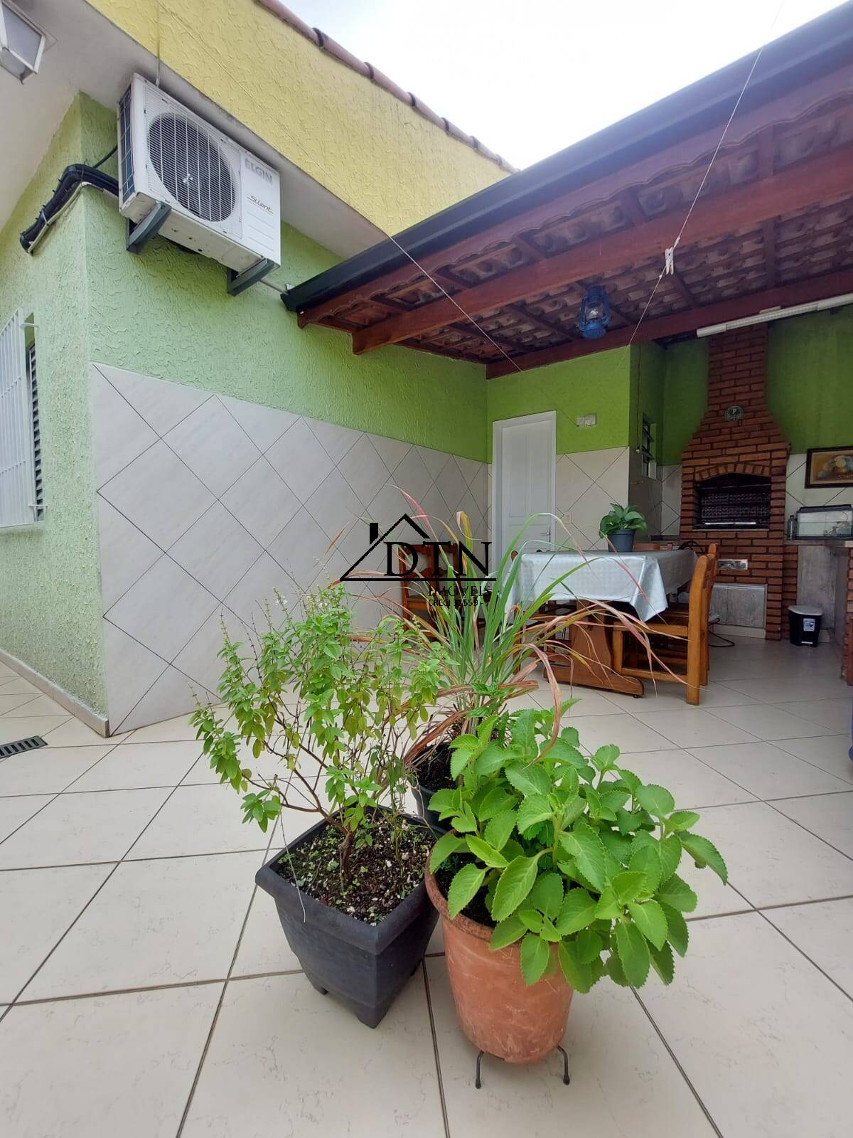 Casa à venda com 2 quartos, 123m² - Foto 1