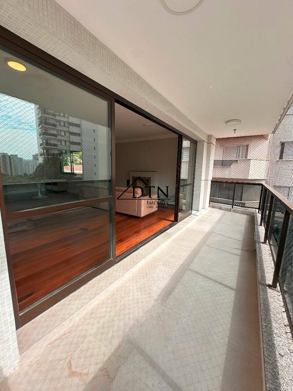 Apartamento à venda com 4 quartos, 195m² - Foto 1