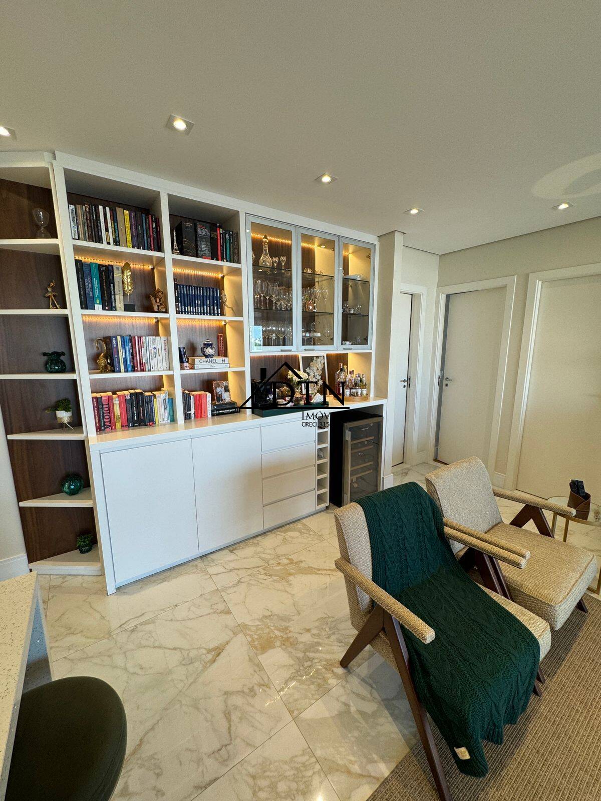 Apartamento à venda com 2 quartos, 82m² - Foto 11