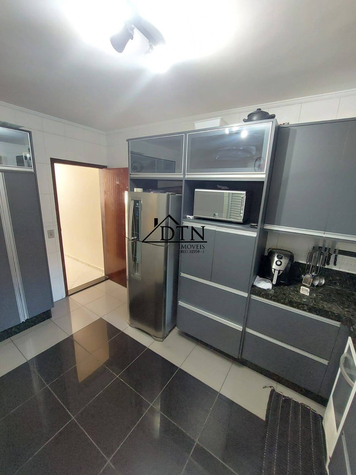 Casa à venda com 4 quartos, 166m² - Foto 12