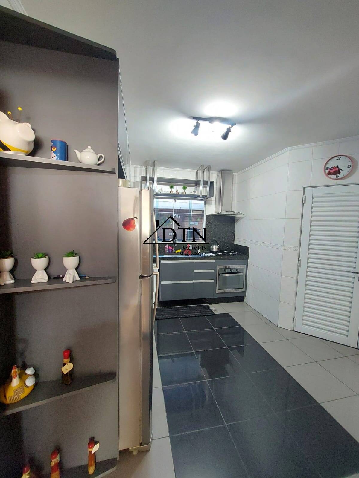 Casa à venda com 4 quartos, 166m² - Foto 13